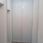 Двупольная дверь встроенная в шкафу
