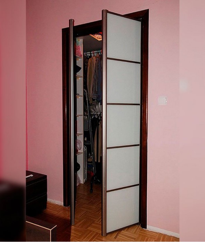 Распашные двери для гардеробной шириной 30 см (300 мм)