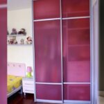Шкаф купе в детскую комнату с матовым стеклом